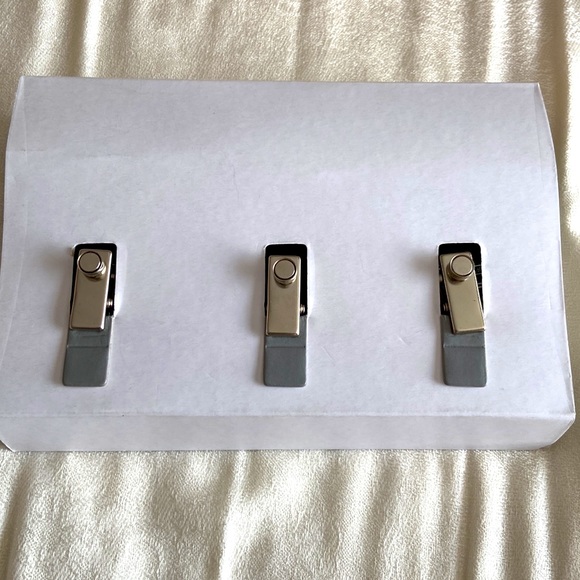 2/$14 magnet clip frame set - Picture 3 of 4